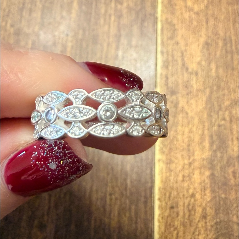 Elegant Silver Floral Ring
